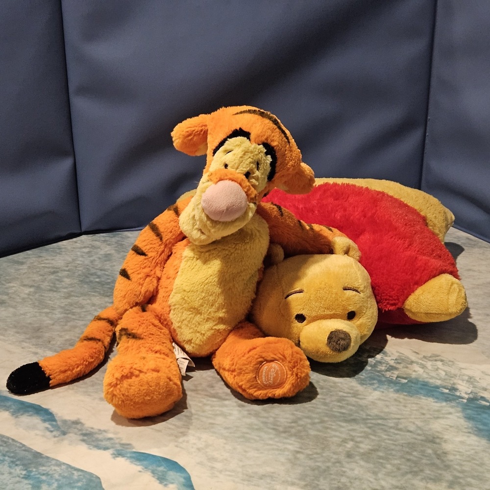 Disney Winnie the Pooh Pillow Pet & Disney Store Tigger Plush Bundle
